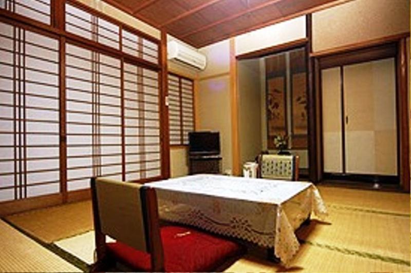 טויוקה Ougiya Ryokan חדר תמונה